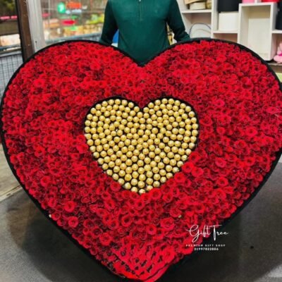 Love Beyond Measure – 1500 Roses & Ferrero Heart