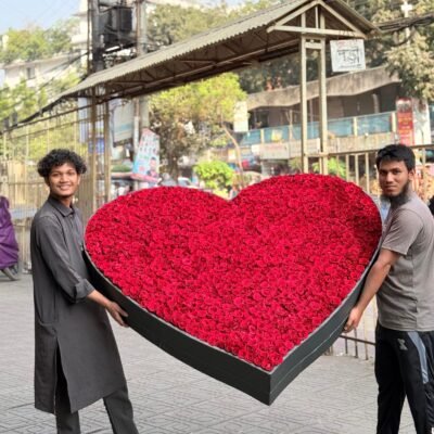 Heart That Holds Forever – 1500 Red Roses