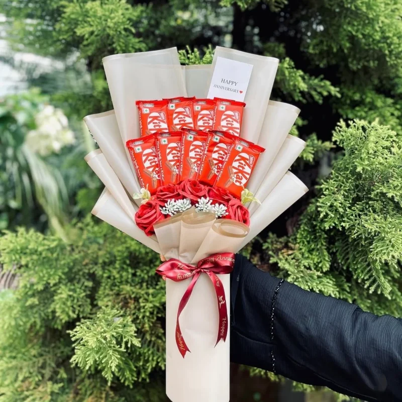 KitKat Chocolate & Red Rose Bouquet