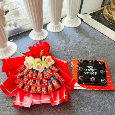 KitKat Bouquet with Roses & Chocolate Cake